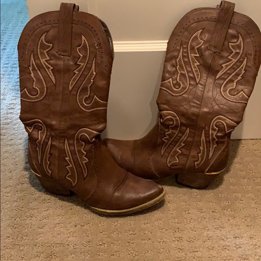Brown women’s  cowboy boots